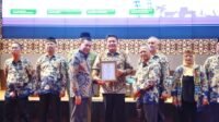 Herman Deru Terima Penghargaan Adhi Bhakti Tani Nelayan Maha Utama