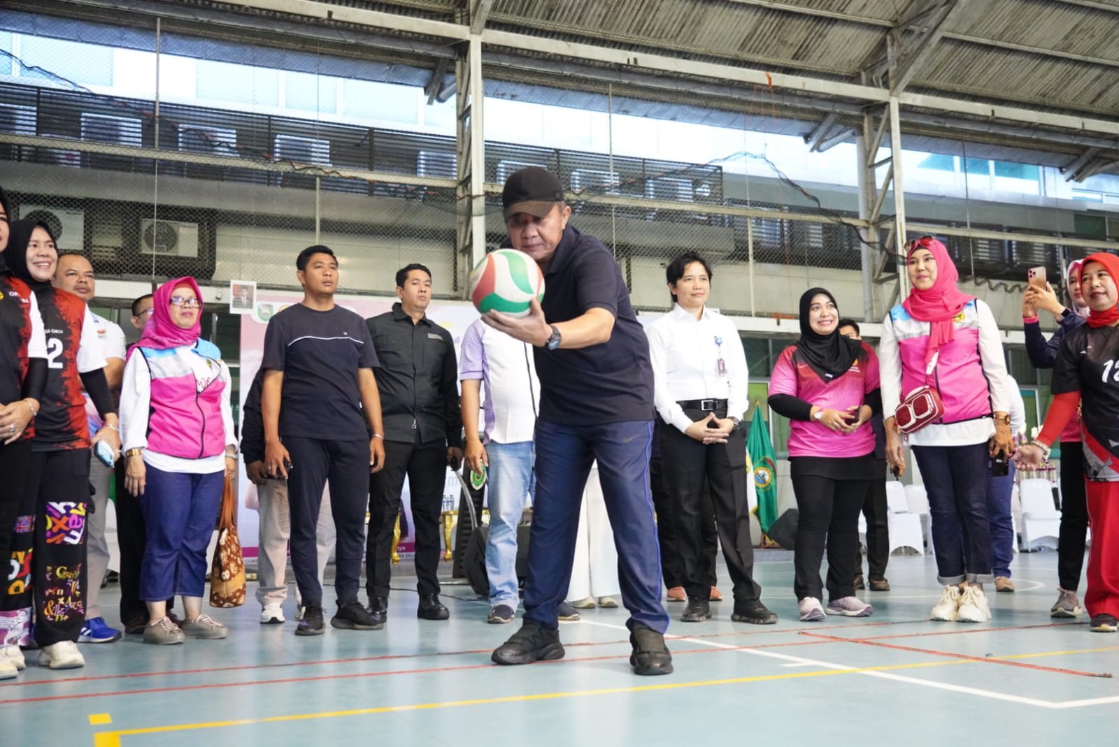 Herman Deru Yakini Tournamen Volleyball Perwosi Mampu Kembangkan Kemampuan Pegiat Olahraga Wanita di Sumsel