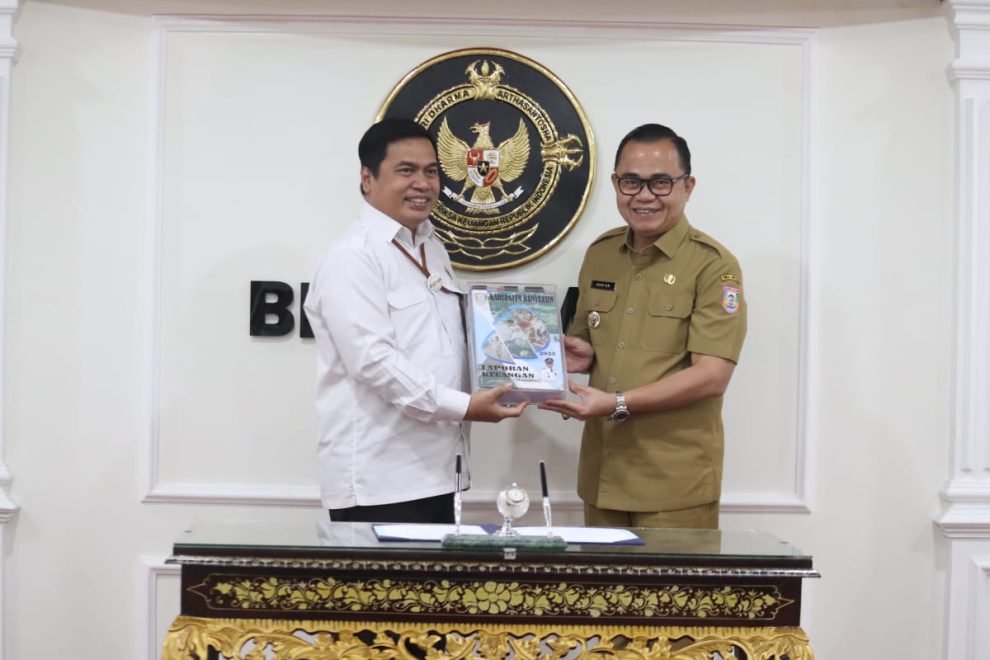 Pj. Bupati Banyuasin Serahkan LKPD Tahun 2023