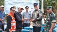 Muhammad Farid Serahkan Ratusan Bantuan Pompa Air Dari Kementerian Pertanian RI